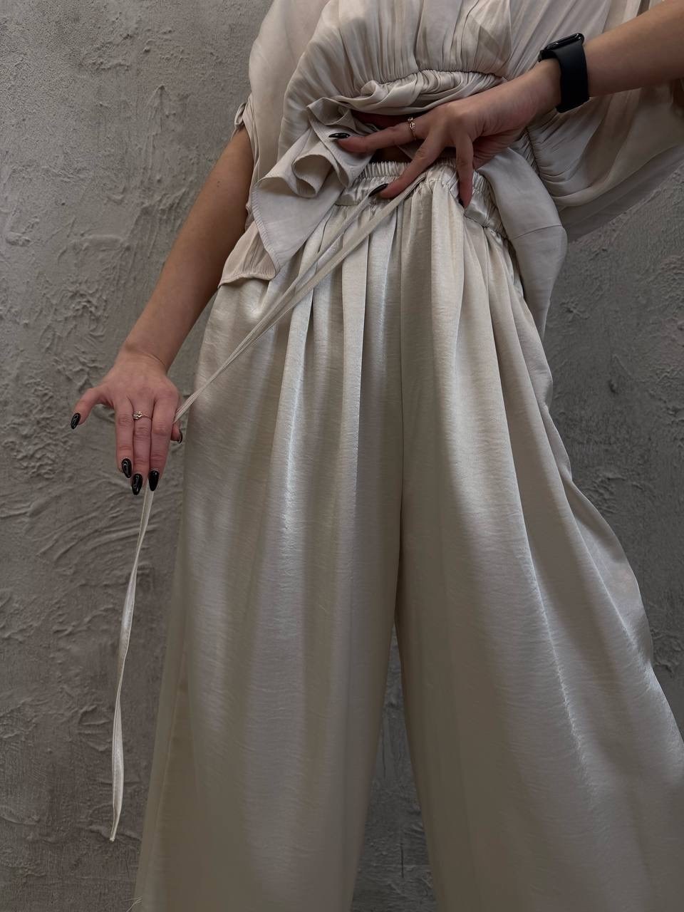 шелковые брюки палаццо,элегантные шелковые брюки женские брюки-палаццо,элегантные шелковые брюки-палаццо,шелковые брюки,стиль с брюками палаццо