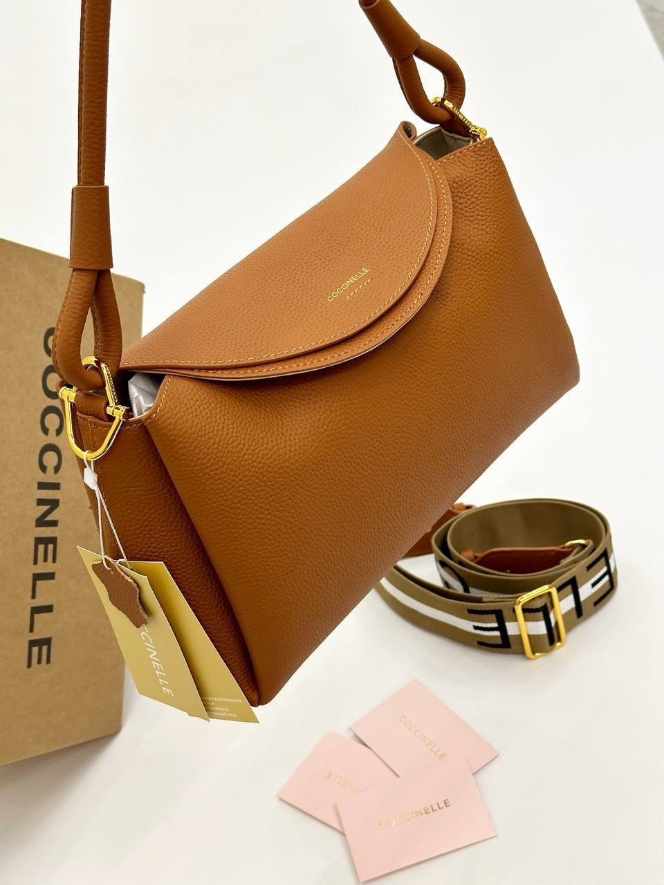 стильная сумочка,сумка женская coccinelle,сумка coccinelle,сумка женская coccinelle натуральная кожа,сумка женская coccinelle цвет красный