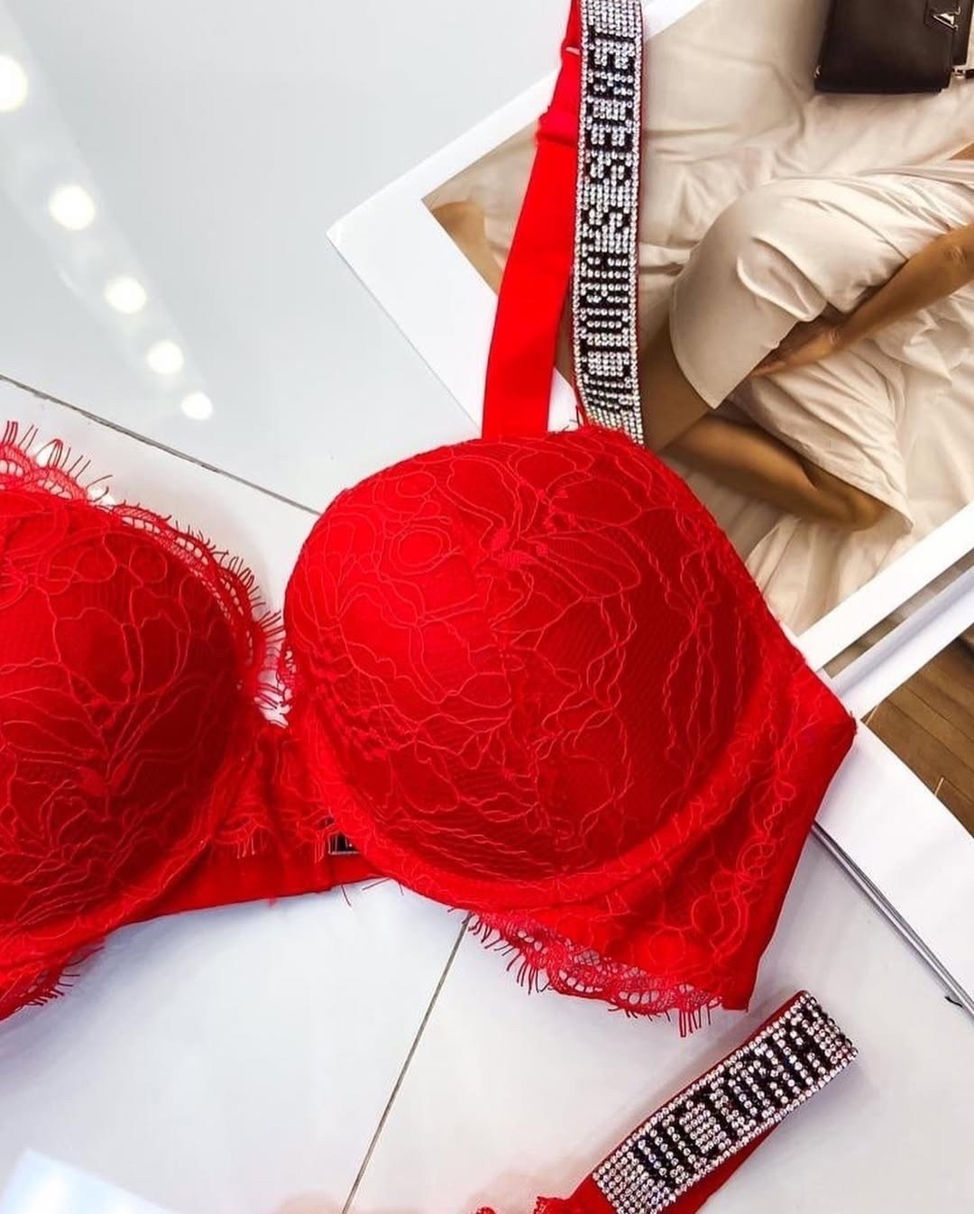 комплект нижнего белья,комплект белья victoria's secret,комплект женского нижнего белья,комплект нижнего белья виктория сикрет,нижнее белье комплект кружевное