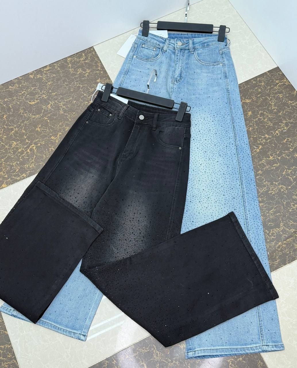 джинсы со стразами,джинсы широкие с высокой посадкой стразами xana 211278345,джинсы женские,женские джинсы со стразами,джинсы mango со стразами