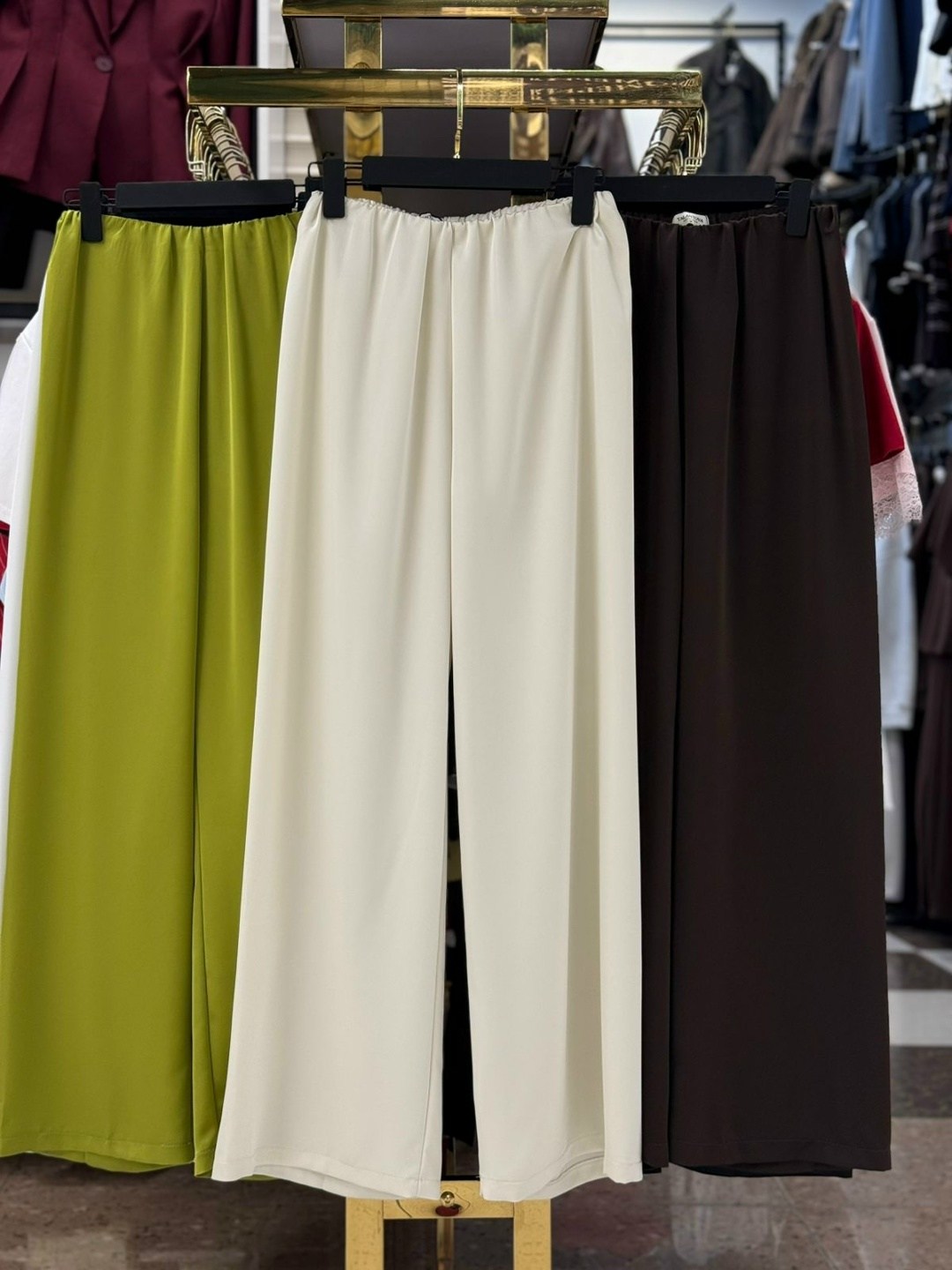 брюки женские атласные с широкими штанинами,брюки прямые,стильные наряды,широкие брюки,женские широкие брюки