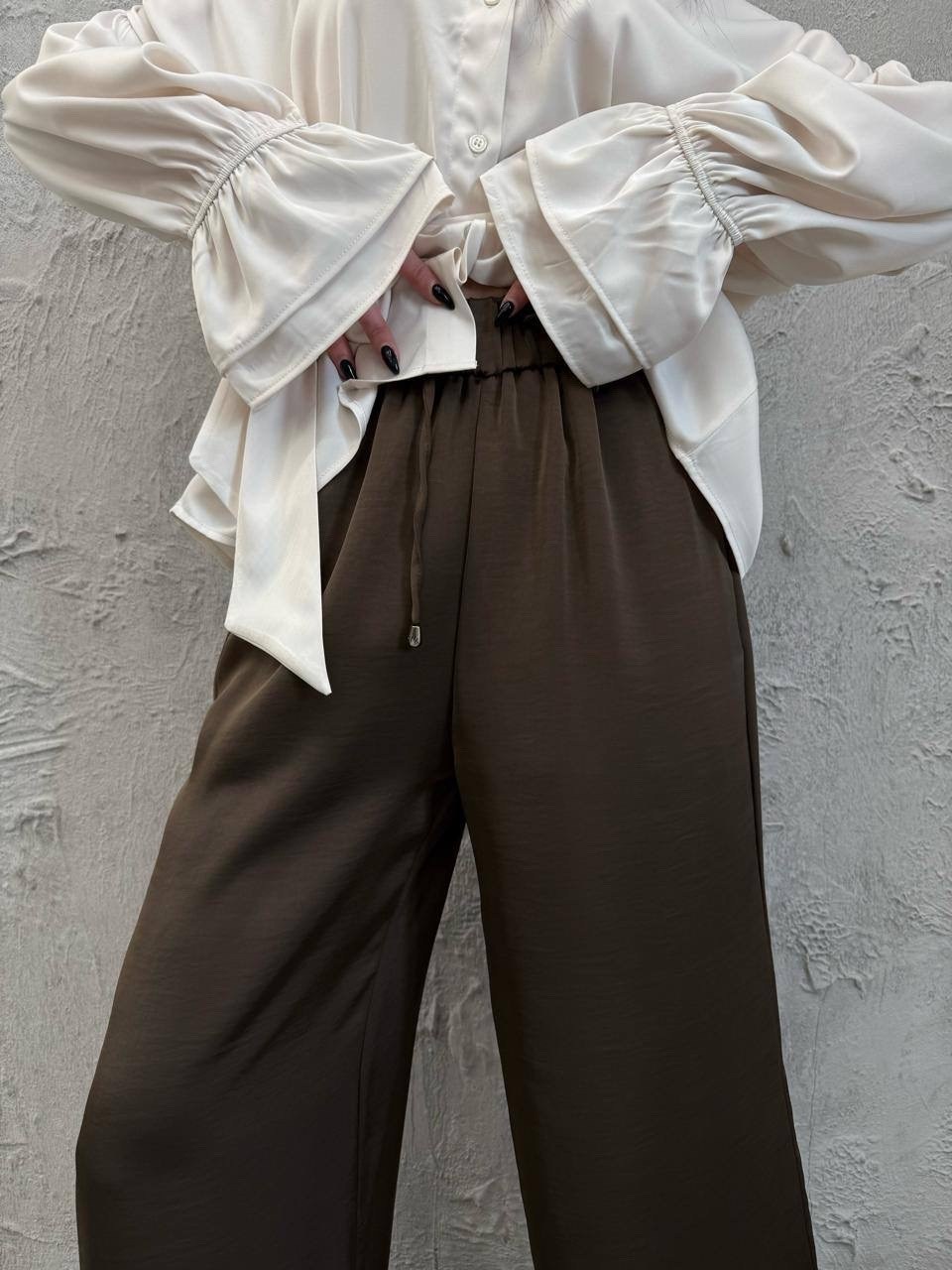 костюм повседневный,шелковый брючный костюм бежевый,костюм брючный классический с поясом emberens цвет молочный,костюм женский,костюм в пижамном стиле