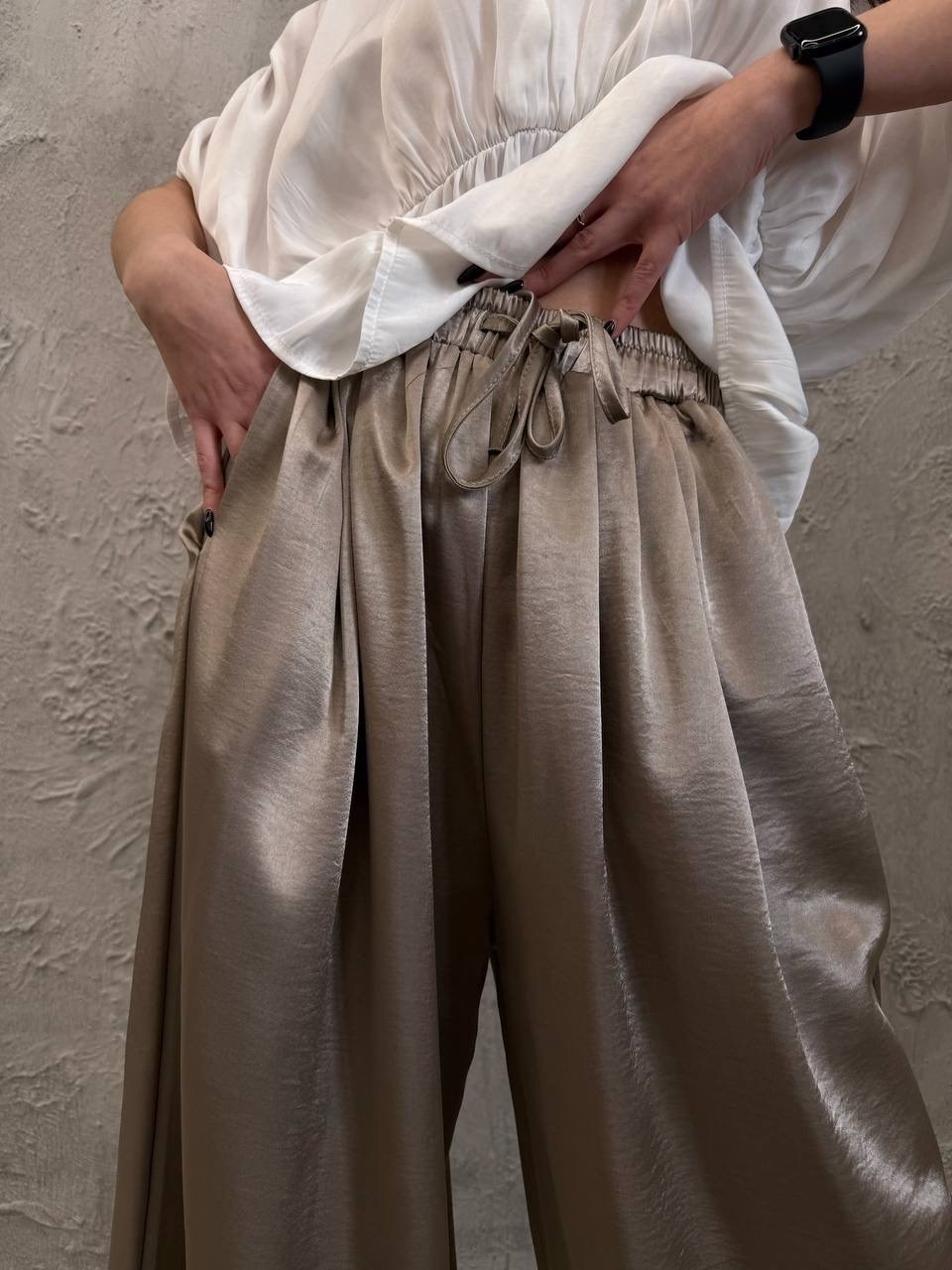 шелковые брюки палаццо,элегантные шелковые брюки женские брюки-палаццо,элегантные шелковые брюки-палаццо,шелковые брюки,стиль с брюками палаццо