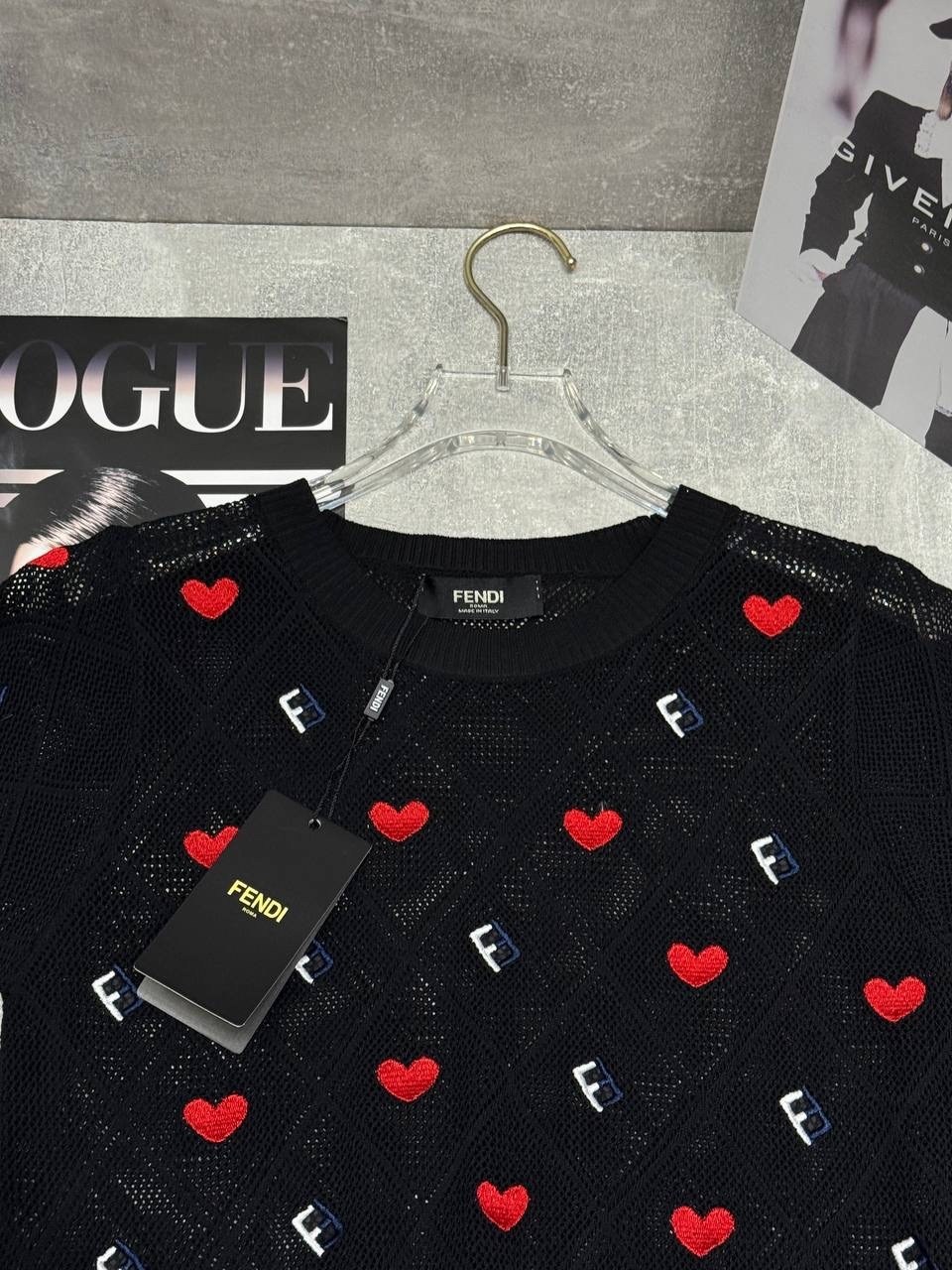 женская кофта,футболки женская,футболки для женщин,джемпер с сердечками,женские футболки с принтом