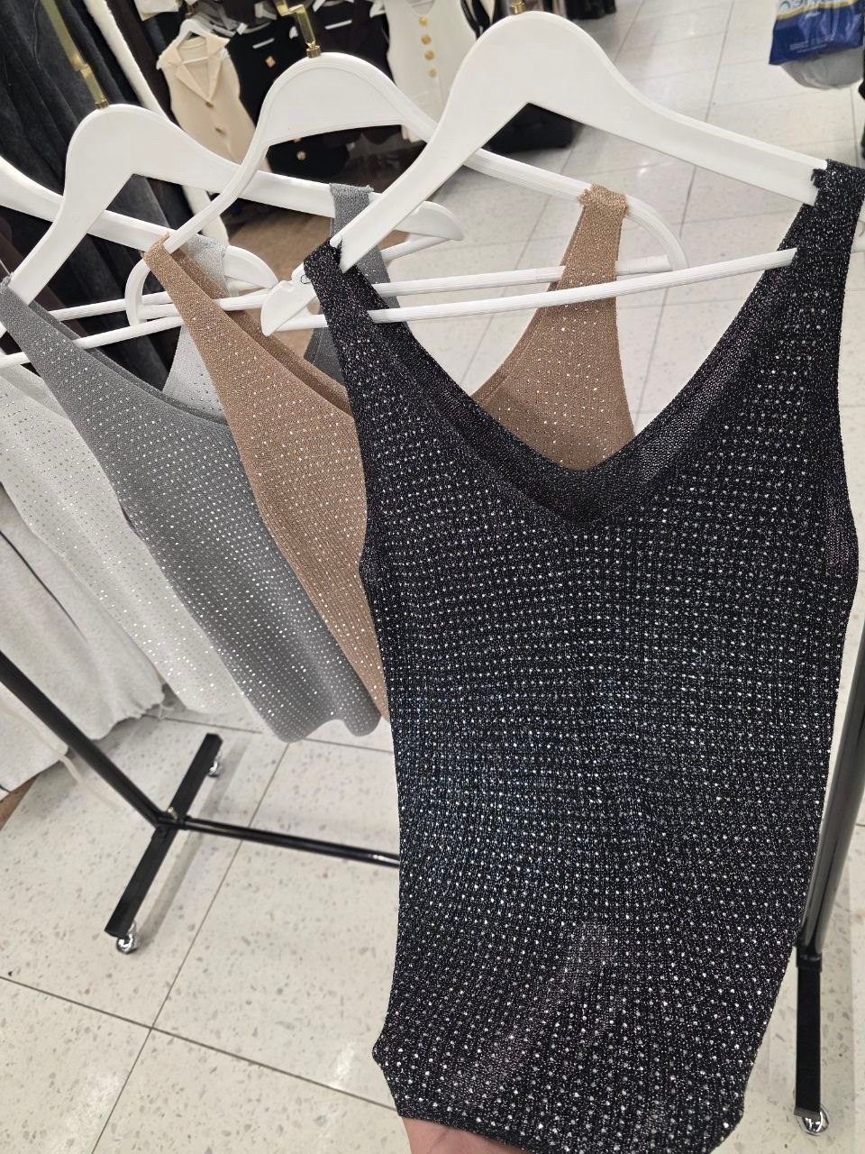 топ блестящий майка со стразами,майка люрекс,топ с люрексом,топ fitinguru вечерний со стразами серый,женская майка