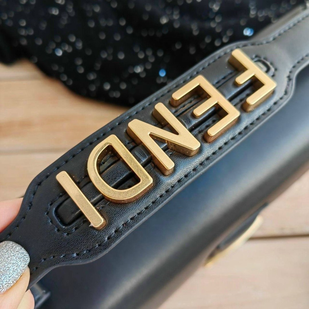 fendi черная кожаная сумка через плечо,сумка fendi baguette mini,fendi черная кожаная сумка через плечо baguette для женщин,fendi baguette black leather bag,fendi baguette black nappa leather bag