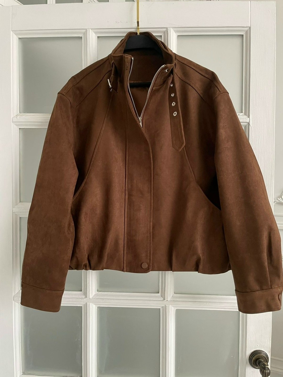 женская куртка бомбер из эко замши коричневого цвета,замшевая куртка женская,куртка бомбер,куртка замшевая,куртка бомбер из искусственной замши