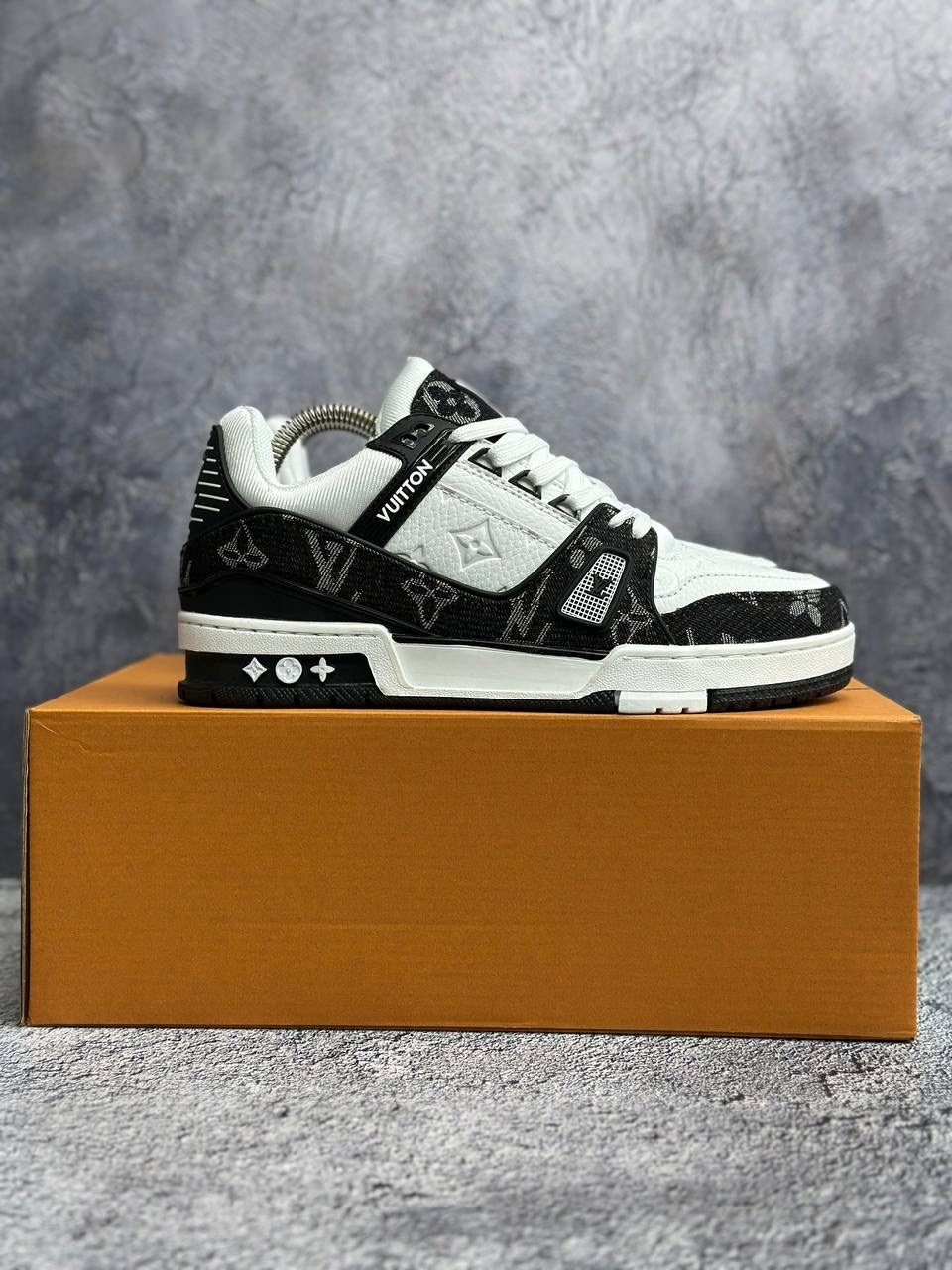 кроссовки louis vuitton trainer,кроссовки louis vuitton,мужские кожаные кроссовки louis vuitton trainer белые с черным,кроссовки louis vuitton trainer sneaker low lv tpr,кроссовки луи виттон