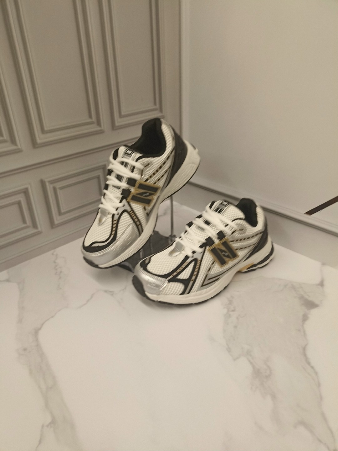 новая коллекция баленсиага 2026 кроссовки,мужская  balenciaga lifestyle черное и белое,кроссовки баленсиага runner,кроссовки спортивные мужские баленсиага runner black white,кроссовки runner bale