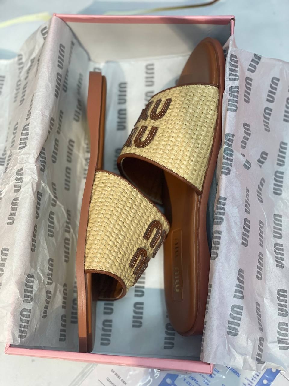 шлепанцы miu miu,шлепанцы женские,,женские шлепки,шлепанцы модные