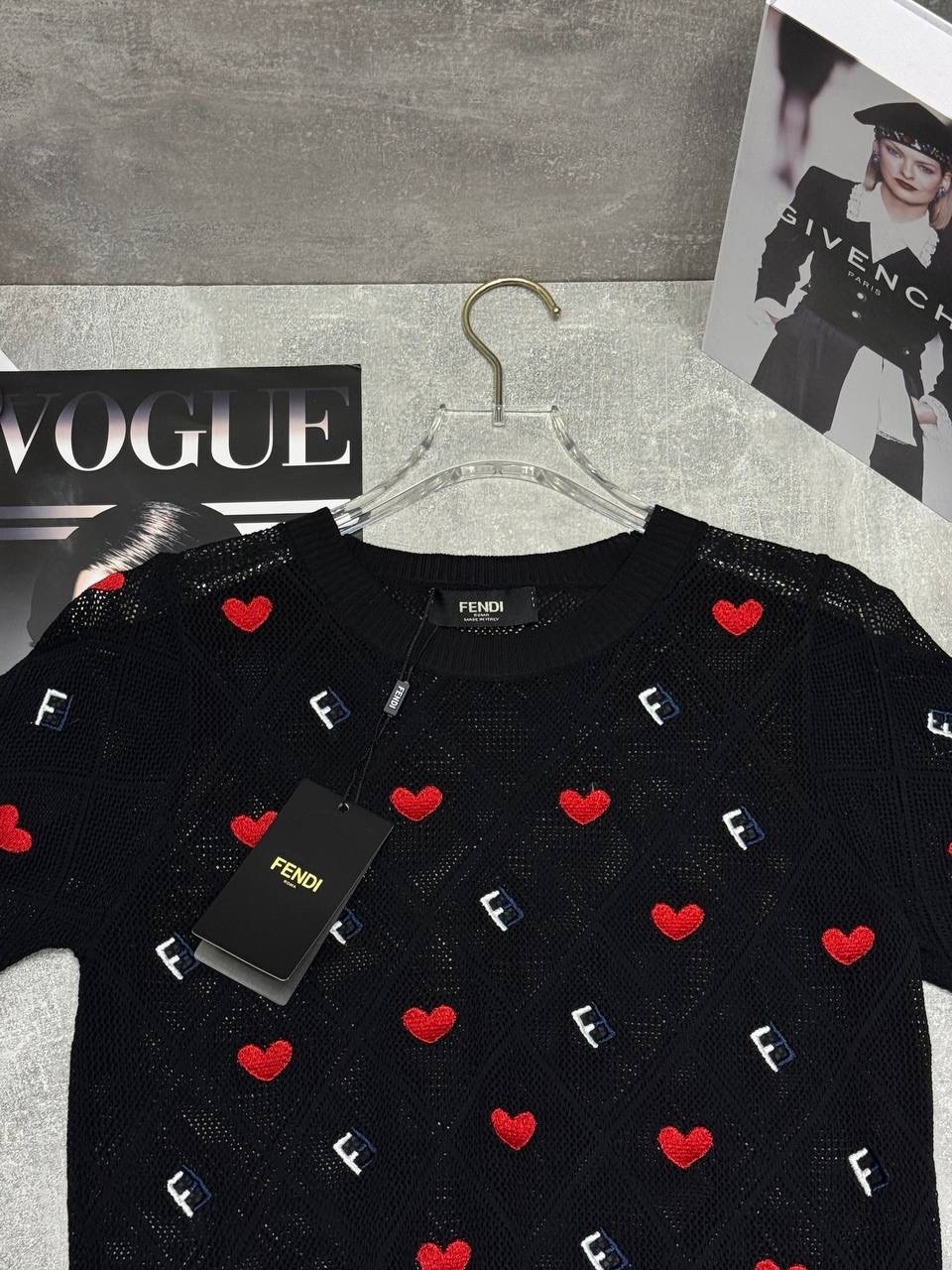 женская кофта,футболки женская,футболки для женщин,джемпер с сердечками,женские футболки с принтом