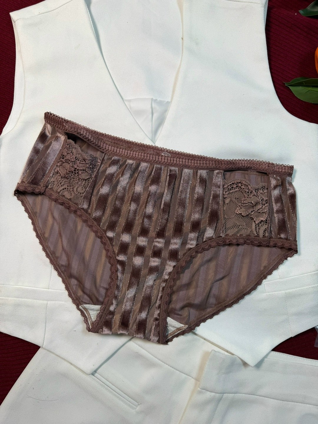 женское белье нижнее,нижнее белье,женские атласные трусики,трусики женские,женский комплект нижнего белье