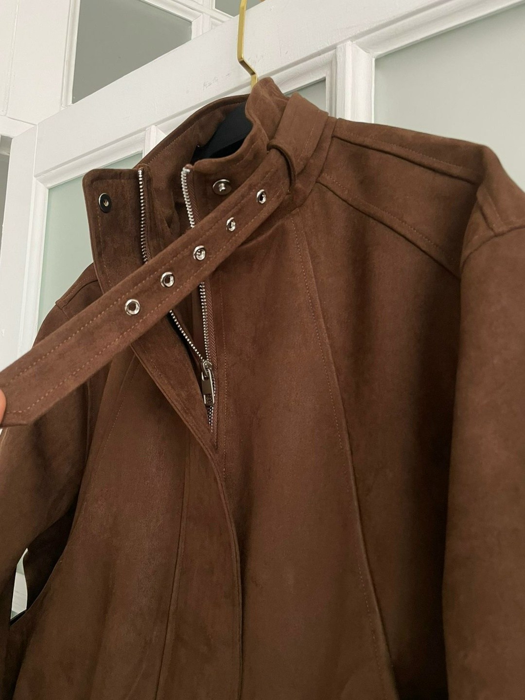 женская куртка бомбер из эко замши коричневого цвета,замшевая куртка женская,куртка бомбер,куртка замшевая,куртка бомбер из искусственной замши