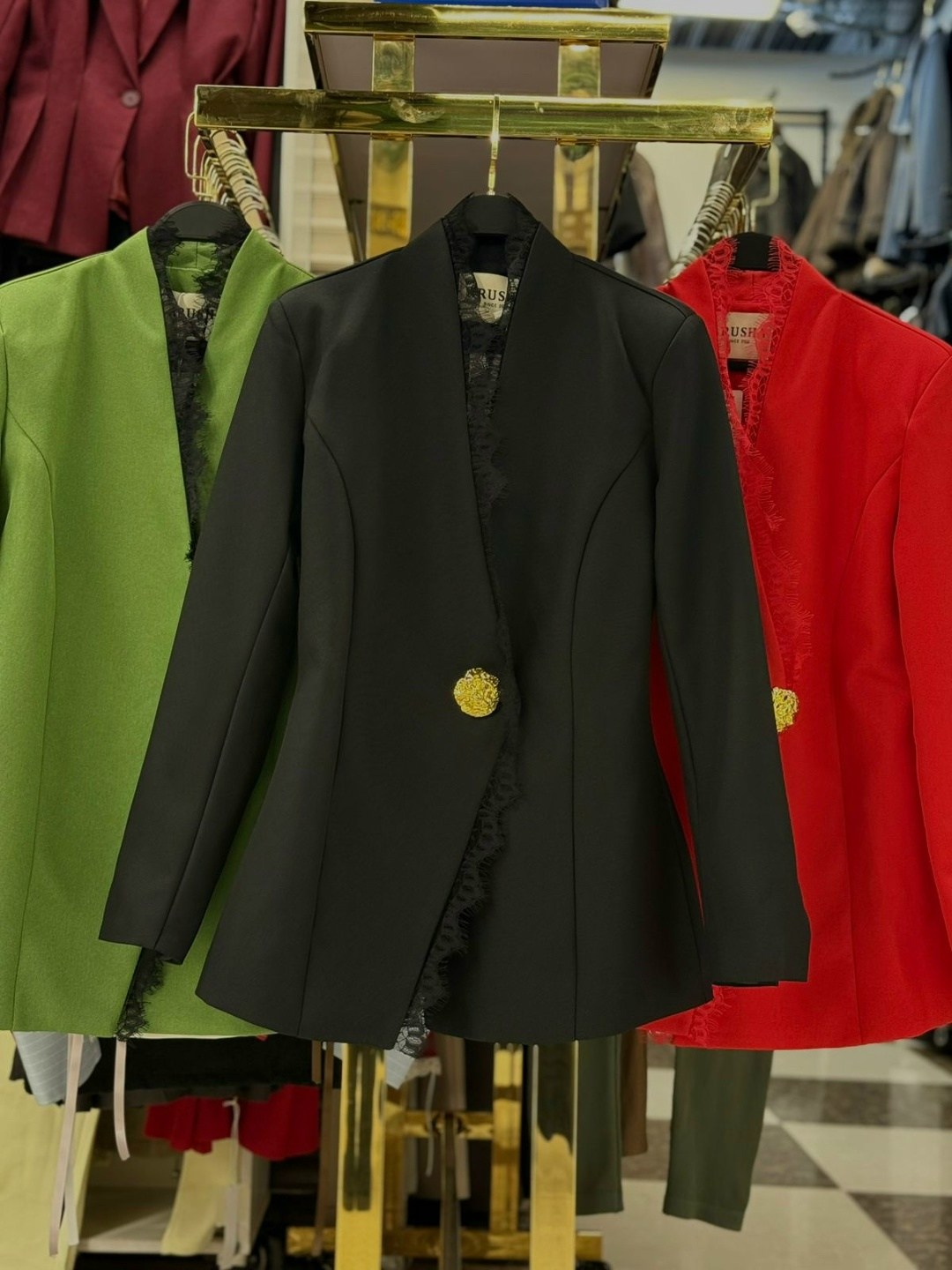 костюм женский,модное платье,стильные наряды,шикарная одежда