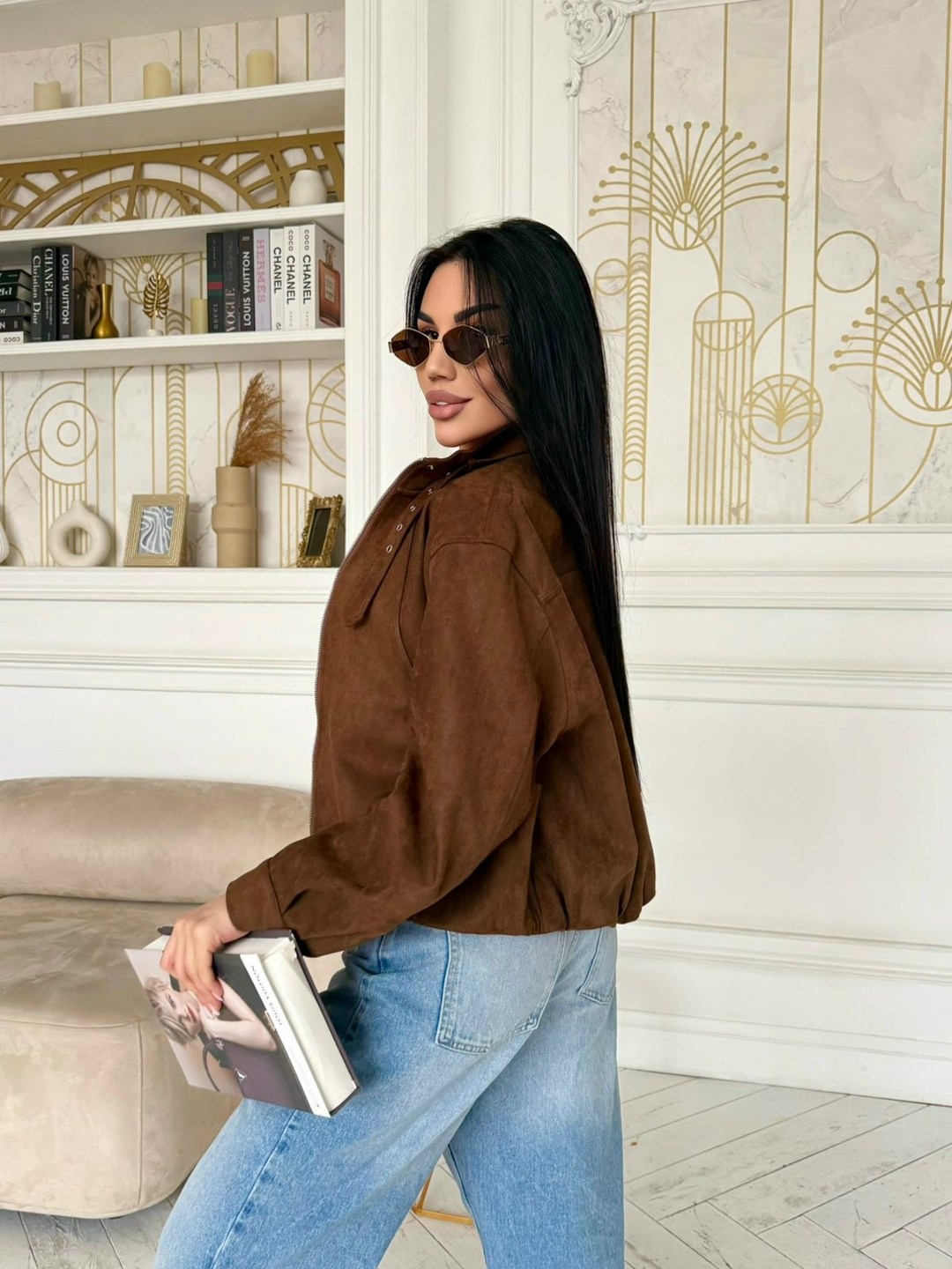 женская куртка бомбер из эко замши коричневого цвета,замшевая куртка женская,куртка бомбер,куртка замшевая,куртка бомбер из искусственной замши