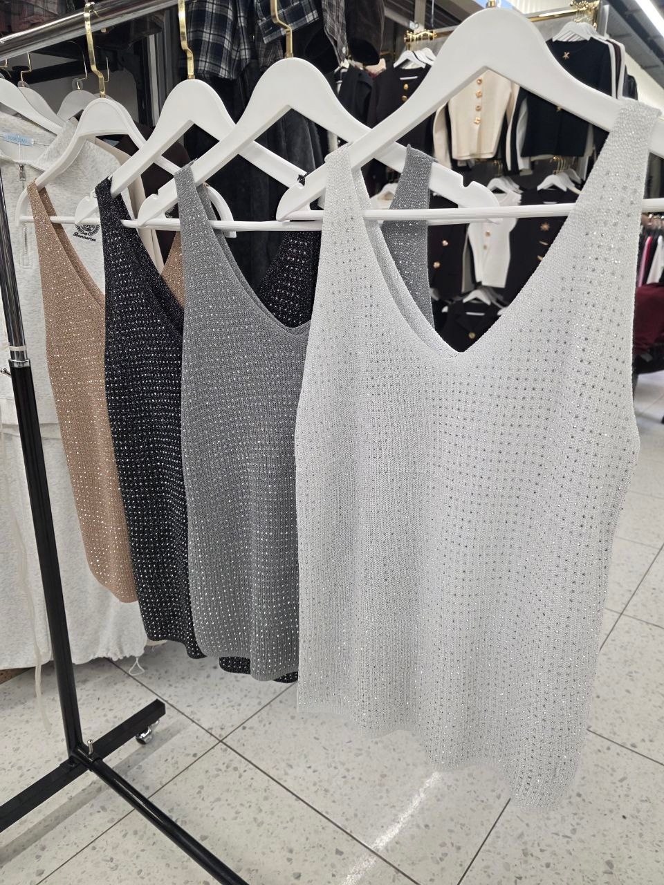 топ блестящий майка со стразами,майка люрекс,топ с люрексом,топ fitinguru вечерний со стразами серый,женская майка