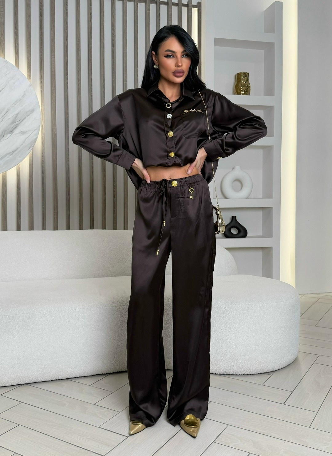 брючный атласный костюм,атласный костюм,атласный костюм вечерний,костюм брючный шёлк "шоколад",черный шелковый костюм в пижамном стиле