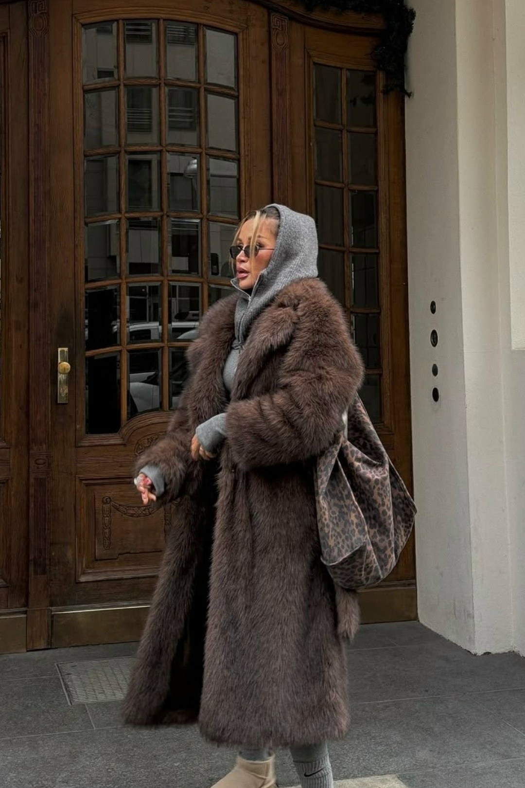 женская шуба,шуба из ламы,шуба искусственная,шубка,меховое пальто