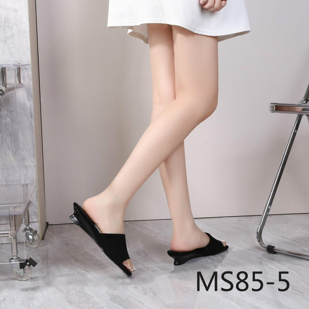 шлепанцы женские,тапочки на плоской подошве,модные тапочки,модные босоножки,модные шлепанцы