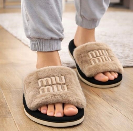 тапочки miu miu,,тапочки домашние женские,модные тапочки miu miu глубокий черный,тапочки меховые miu miu