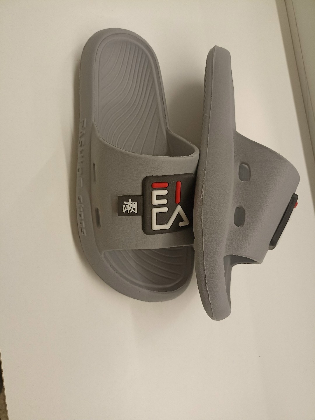 ,шлепанцы мужские,шлепанцы подростковые,спортивные шлепанцы,женские шлепанцы