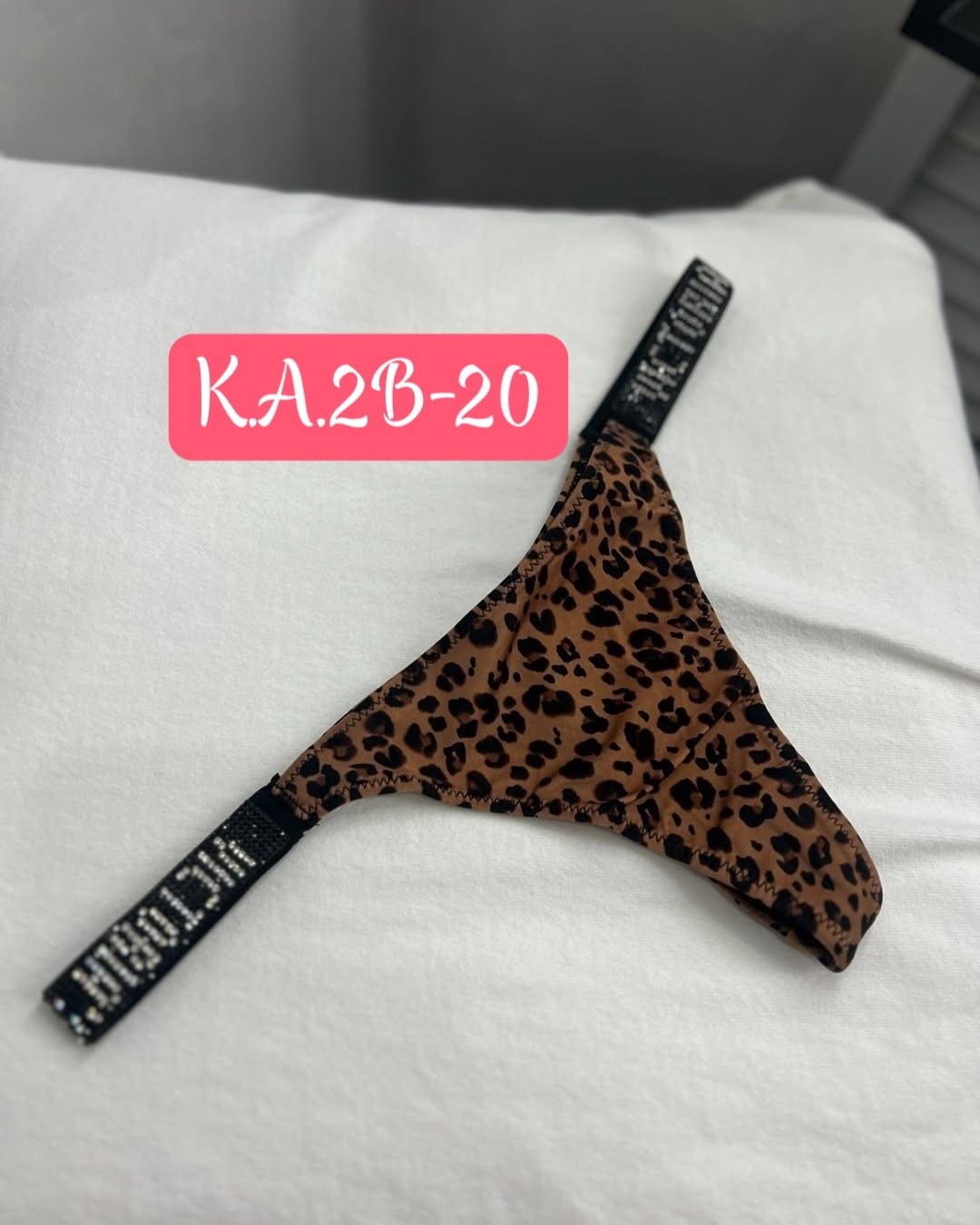 трусы виктория сикрет леопардовые,женские трусы стринги,нижнее белье стринги,трусы виктория сикрет со стразами,виктория сикрет трусы женские