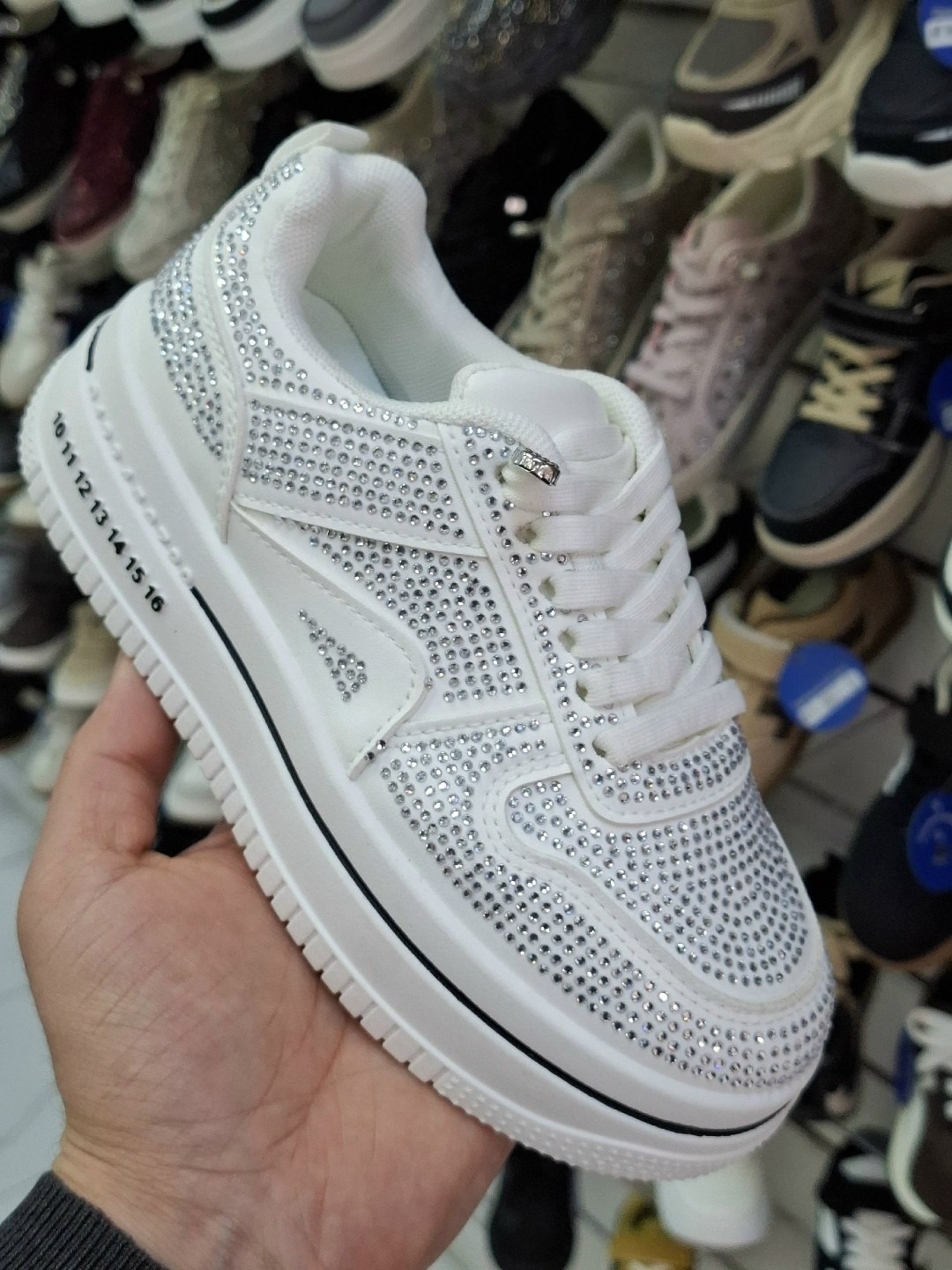 ,кроссовки женскиe,женская ,обуви,женские кроссовки белые