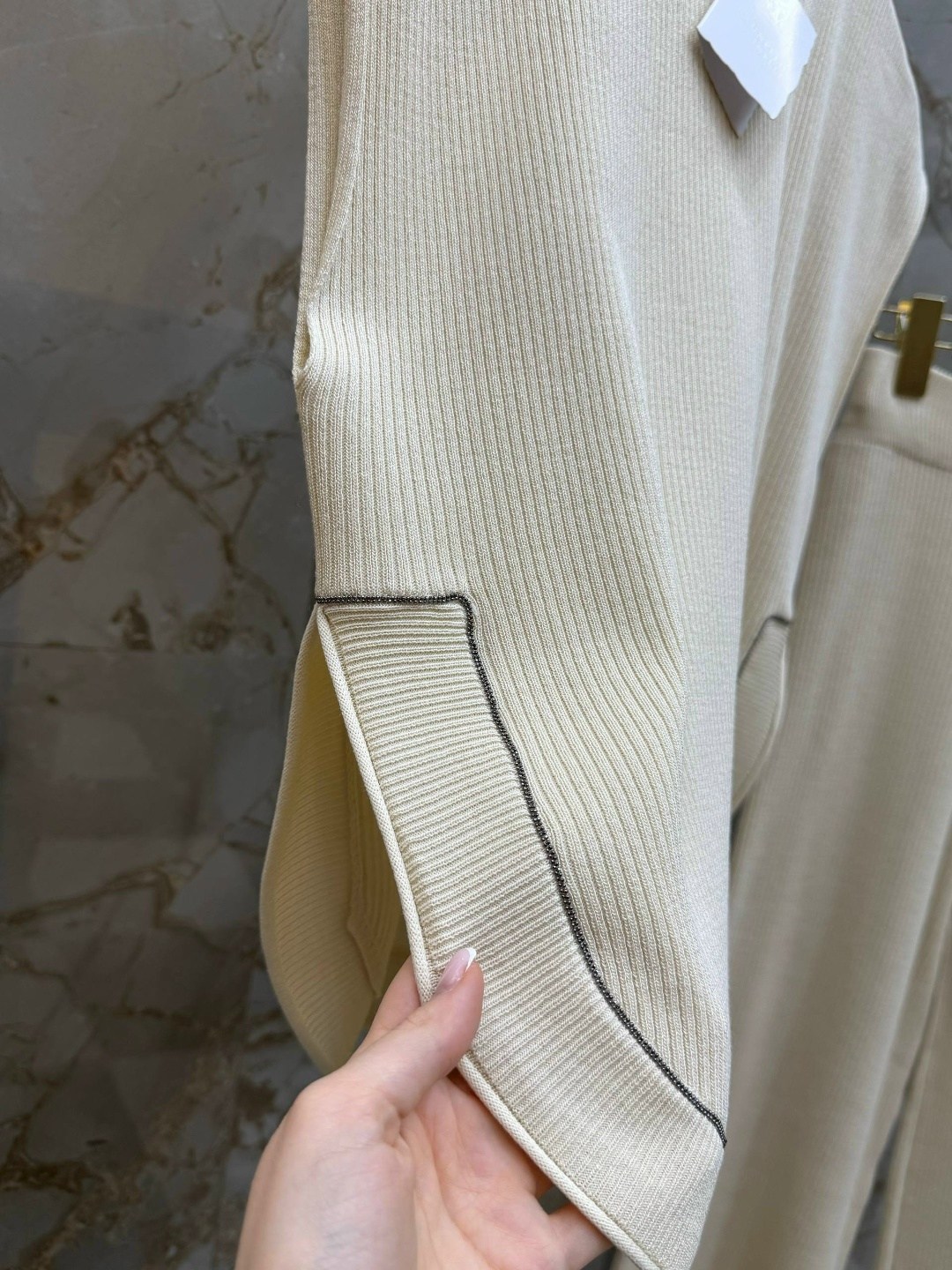 трикотажные костюмы,вязаные жилеты,брючный комплект,жилет женский вязаный,костюм бежевый