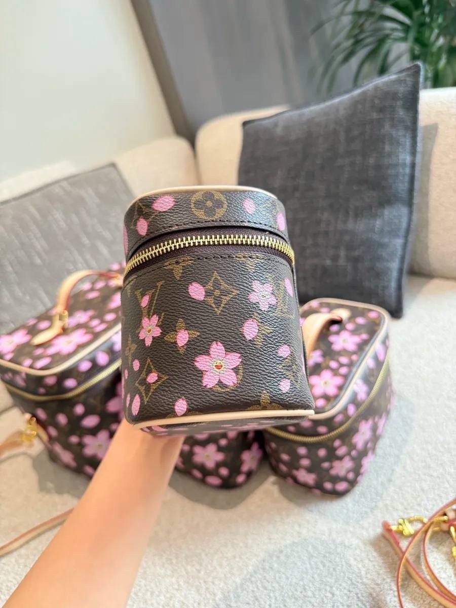 косметичка louis vuitton,луи виттон косметичка,косметичка,косметичка сумочка,женская косметичка