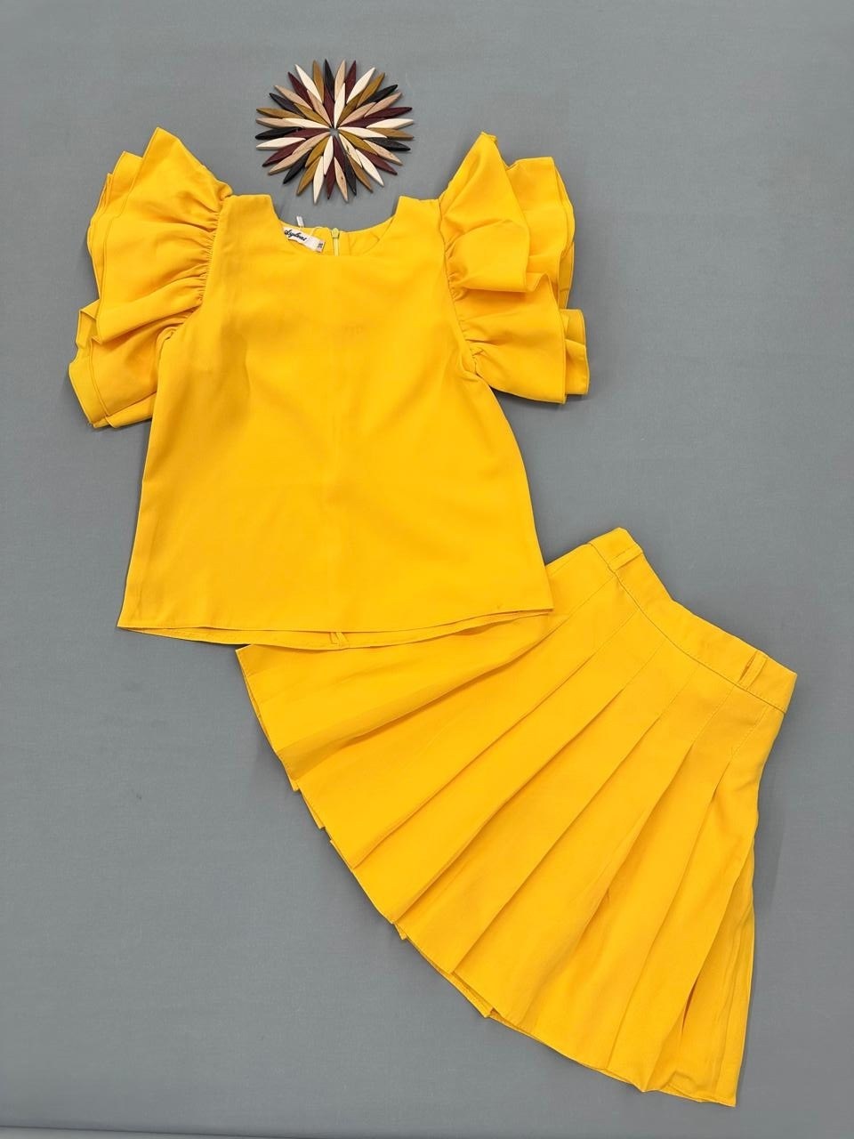 костюм с юбкой,костюм с юбкой нарядный,желтый костюм,летний костюм для девочек,костюм для девочек