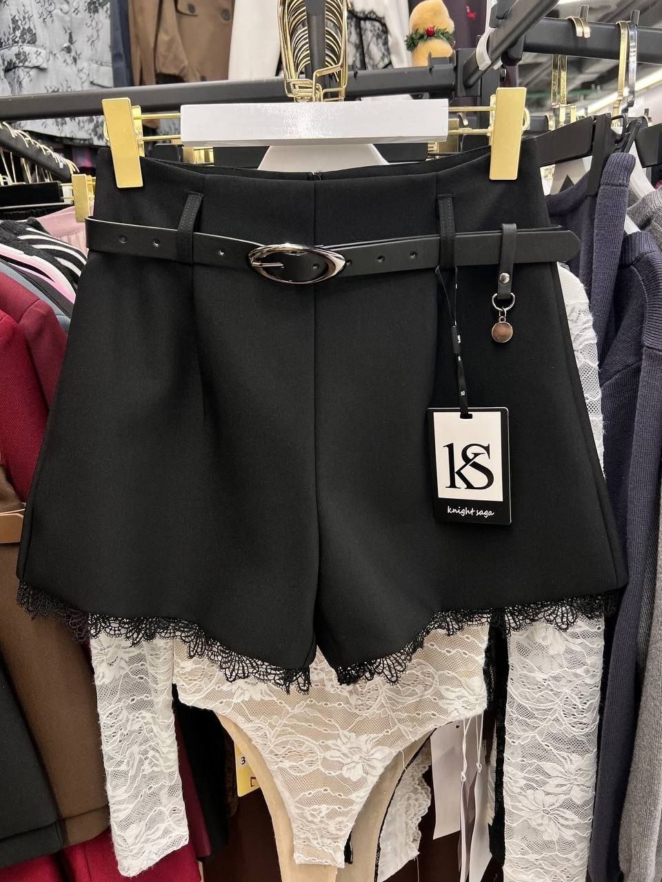 шелковые шорты с кружевными вставками,шорты кружево,шорты кружевные,шорты с кружевами,черные кружевные шорты