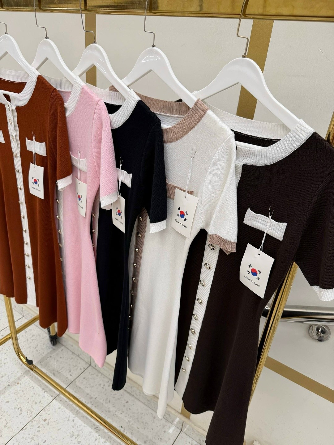 трикотажное платье,женское платье,стильное платье,платье с пуговицами,розовое платье