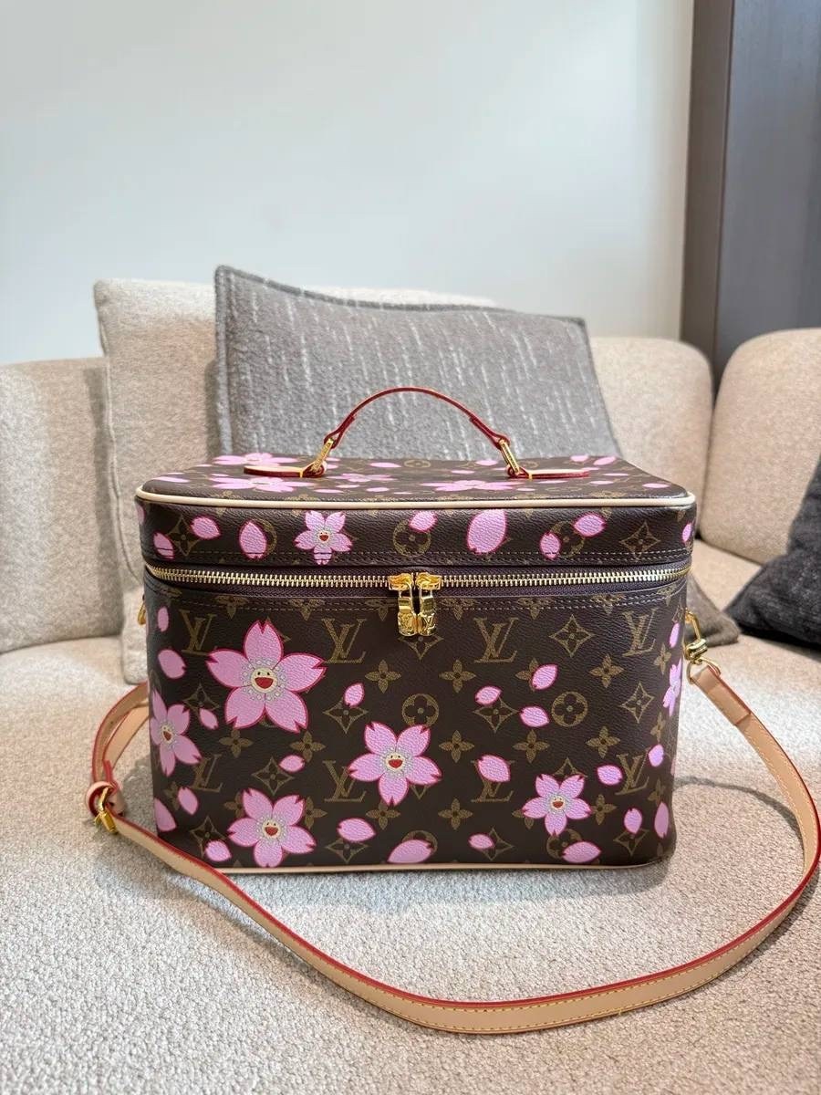 косметичка louis vuitton,луи виттон косметичка,косметичка,косметичка сумочка,женская косметичка