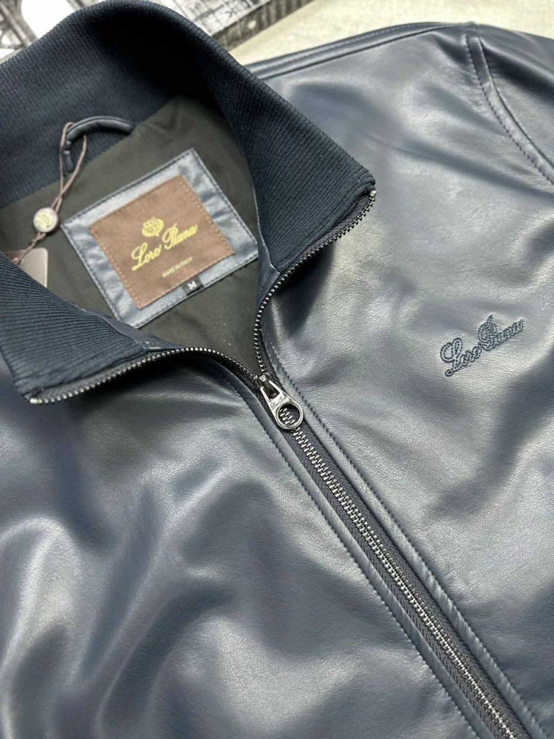 кожаная куртка emporio armani,мужская кожаная куртка,куртка кожаная,мужская кожаная куртка армани,кожаная куртка armani мужская