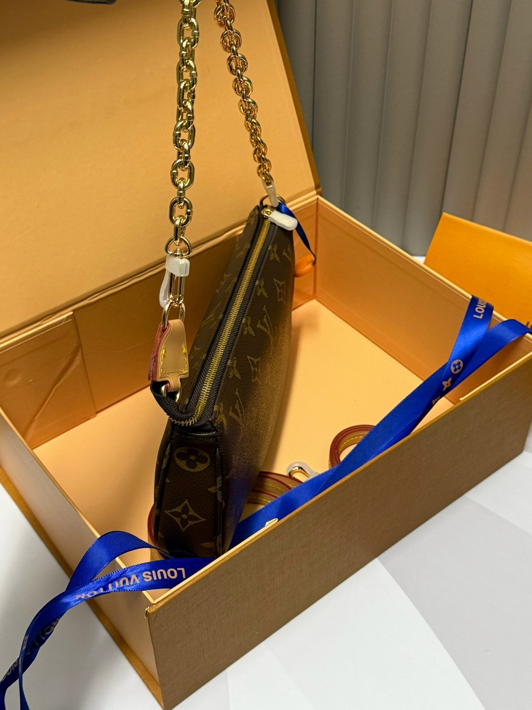 louis vuitton сумка на плечо,сумка женская louis vuitton,сумка louis vuitton,louis vuitton сумка на плечо слинг,сумка клатч женская