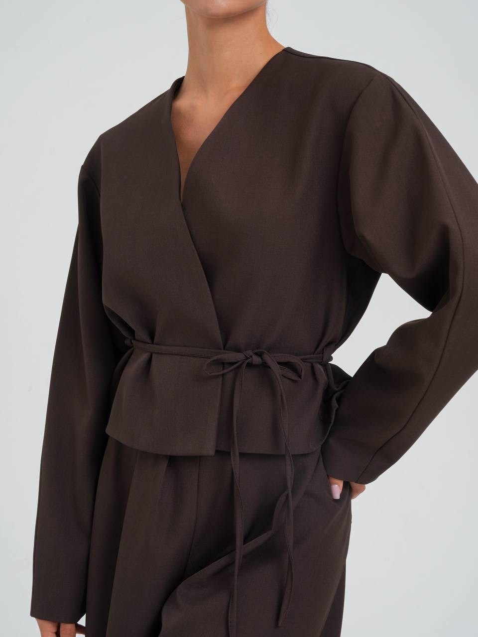 атласный брючный костюм,женский костюм,костюм брючный,брючный костюм женский,костюм с брюками-алладинками коричневый