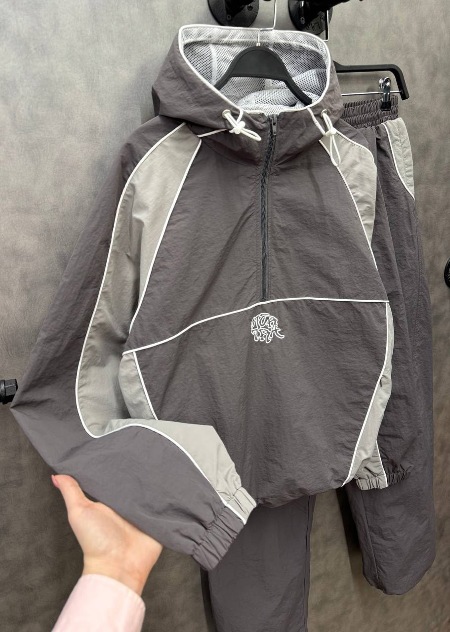 спортивный костюм мужской плащевой серого цвета,спортивный костюм мужской,костюм спортивный,серый спортивный костюм мужской,спорт костюм