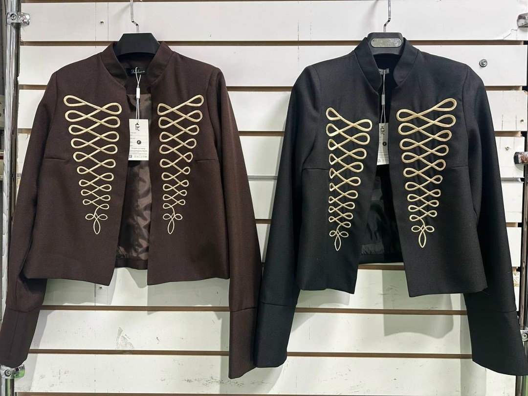 жакет в гусарском стиле,пиджак жакет в стиле милитари в гусарском стиле,черный пиджак в гусарском милитари стиль,женский пиджак в гусарском стиле,balmain гусарский пиджак