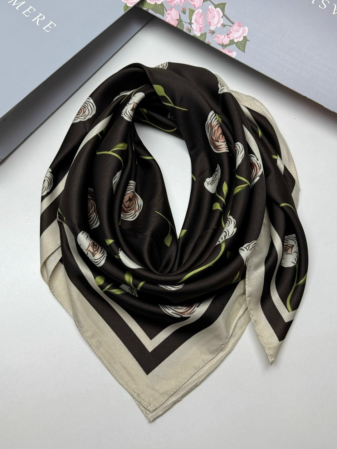 платок шелковый,платок женский шелковый,платки шелковые брендовые на голове,брендовый платок,платки женские