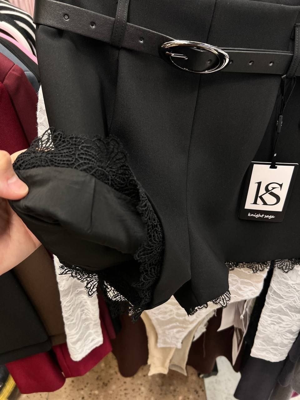 шелковые шорты с кружевными вставками,шорты кружево,шорты кружевные,шорты с кружевами,черные кружевные шорты