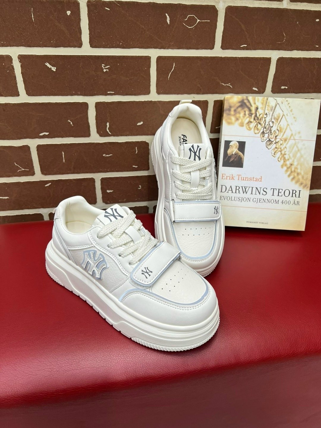 ,кроссовки женскиe,модные кроссовки, женская,кроссовки для женщин