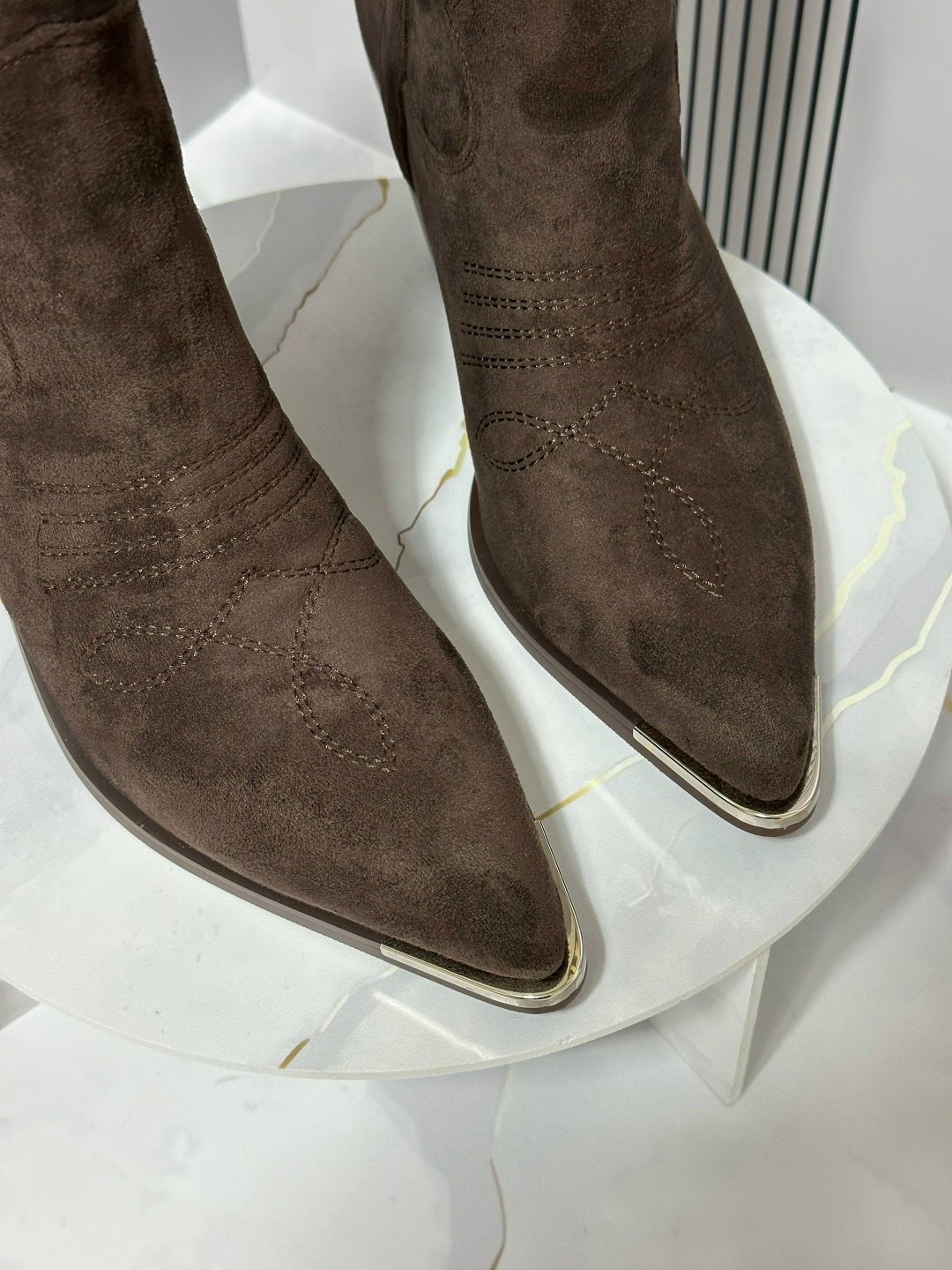 казаки замшевые эконика,ботильоны казаки натуральные,казаки демисезонные ботинки замшевые,,казаки женские натуральная замша