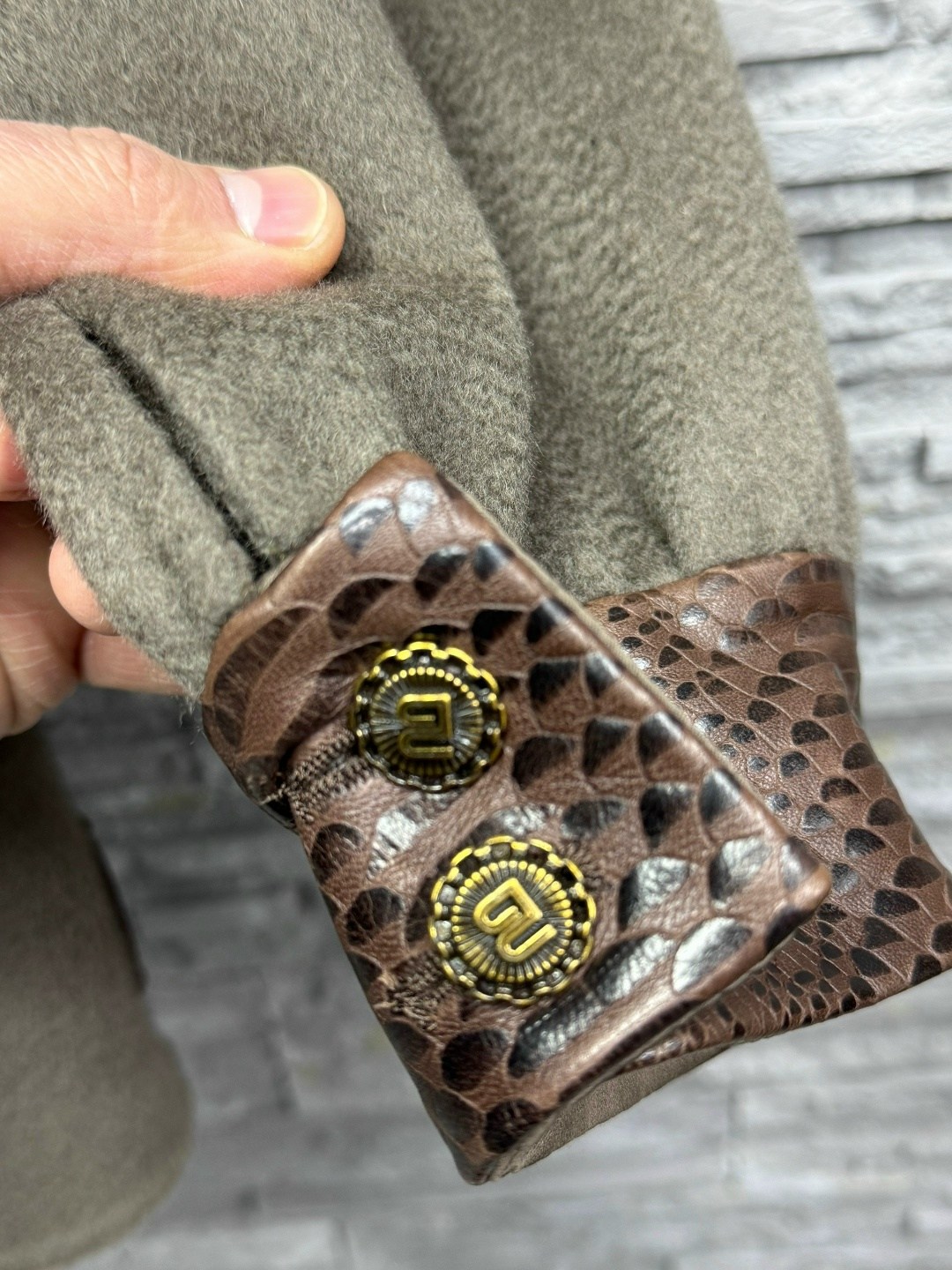 пальто с соболем,кашемировое пальто серо-бежевого цвета с мехом куницы,кардиган из кашемира,утепленное кашемировое пальто с мехом соболя,кашемировое пальто с мехом куницы yana kraft brand