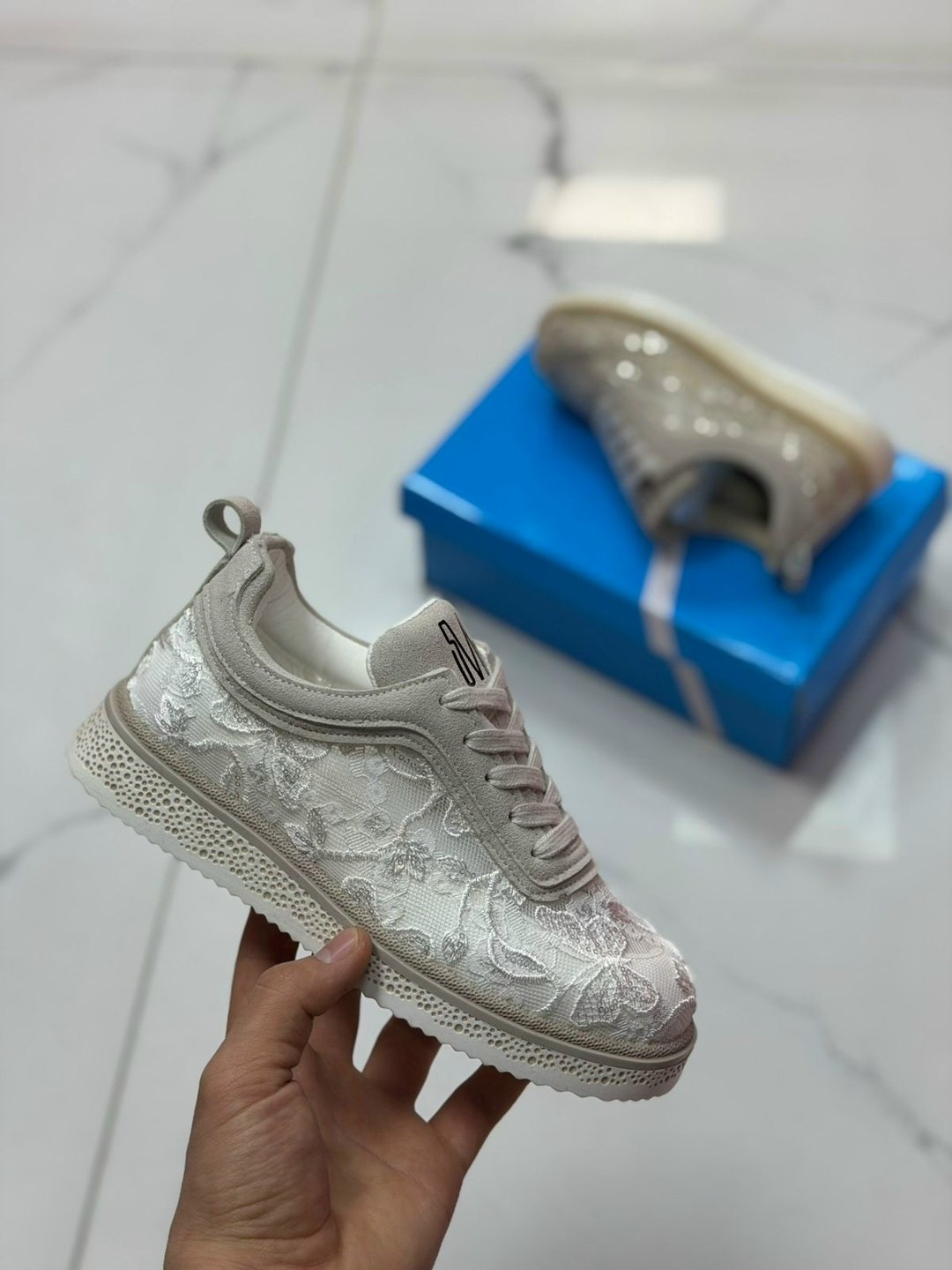 ,женские кроссовки,брендовая ,кроссовки louis vuitton,спортивная