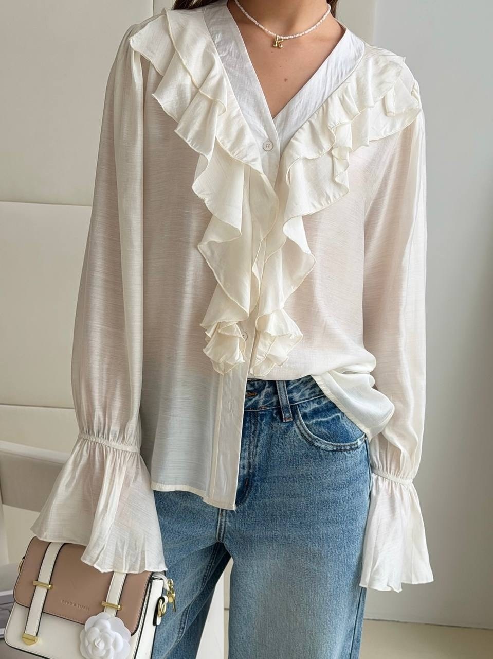 блузка с оборками,блузка с воланом,женская рубашка с рюшами,блуза,блузка женская