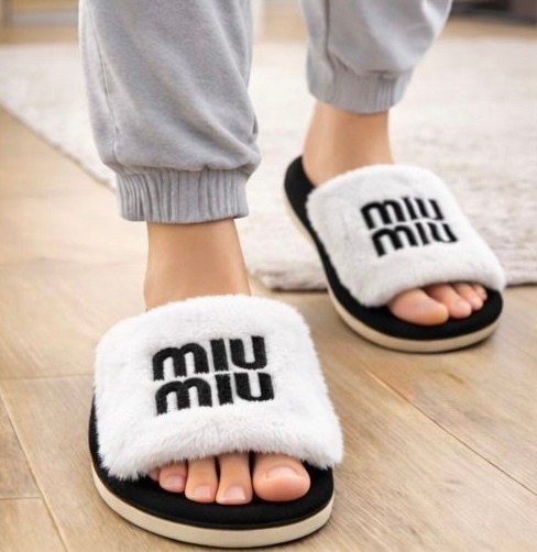 тапочки miu miu,,тапочки домашние женские,модные тапочки miu miu глубокий черный,тапочки меховые miu miu