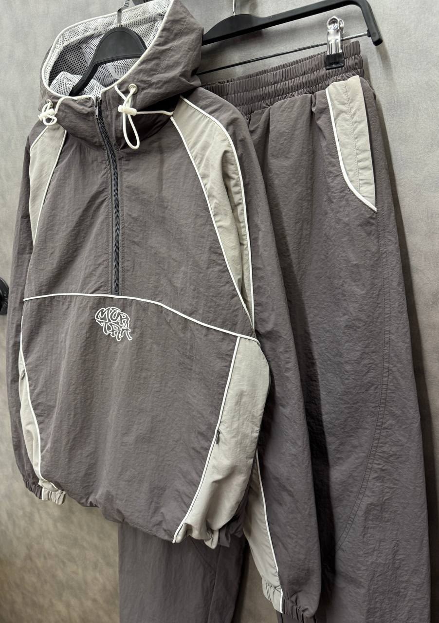 спортивный костюм мужской плащевой серого цвета,спортивный костюм мужской,костюм спортивный,серый спортивный костюм мужской,спорт костюм