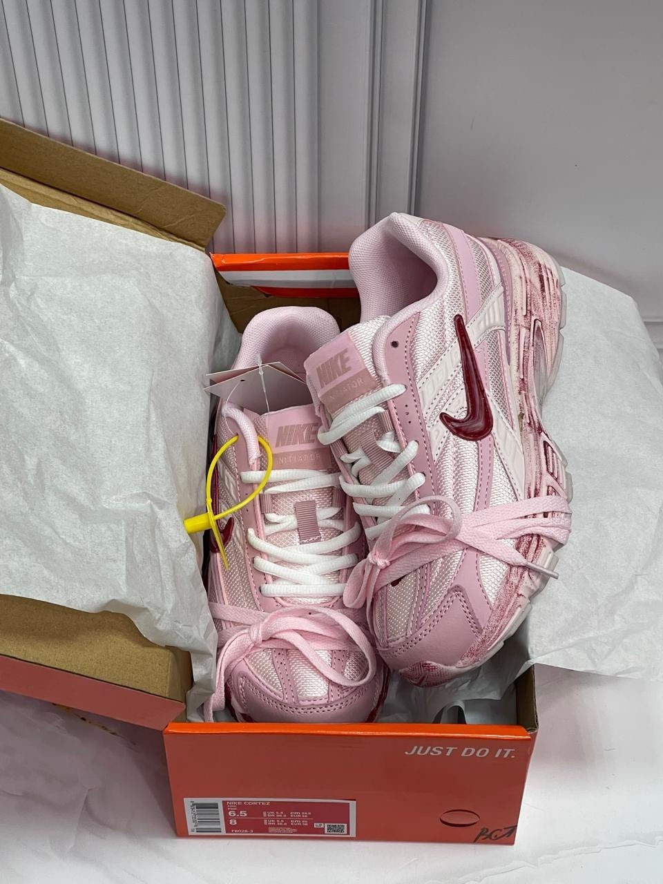 женские кроссовки nike initiator "pink",кроссовки для женщин nike initiator pink,кроссовки nike initiator pink,кроссовки nike initiator розовые,кроссовки nike initiator slip resistant розовые