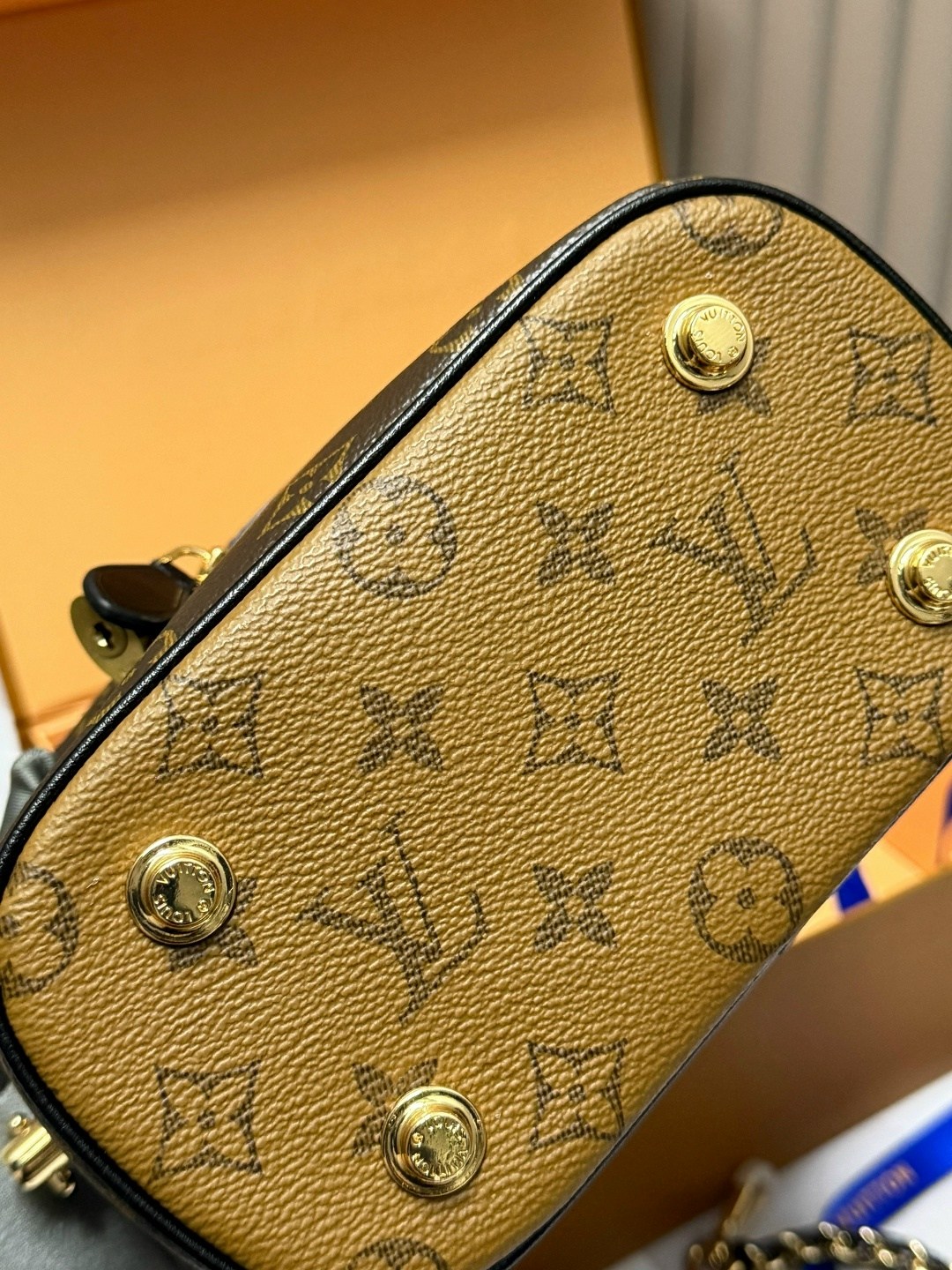 женская сумка louis vuitton,louis vuitton сумка на плечо ведро,сумка луи виттон через плечо,классическая сумка луи виттон,louis vuitton сумка