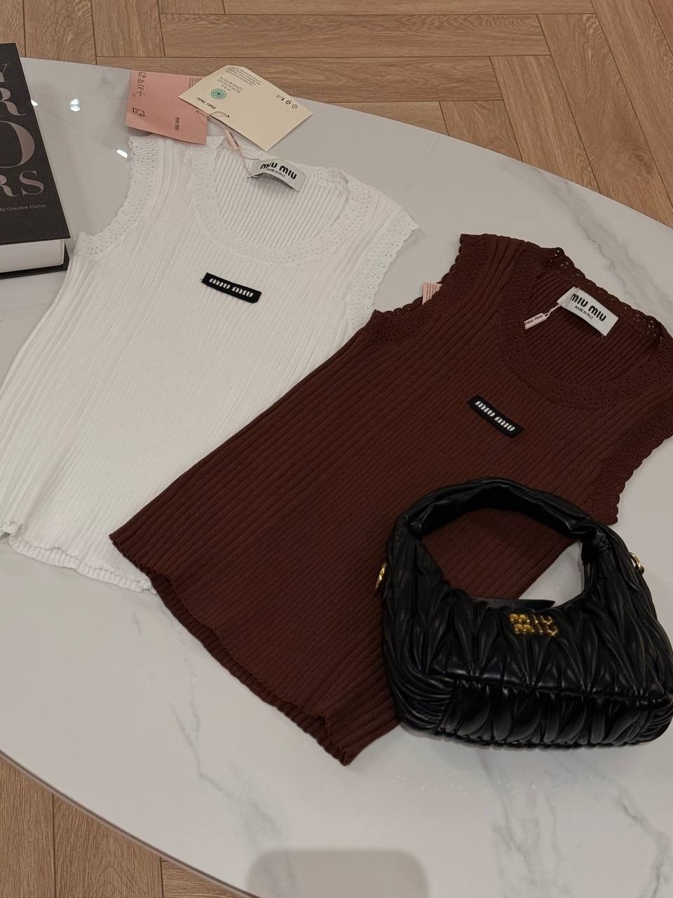 девушка,красивая девушка,брюнетка красивая,брюнетка девушка,кофта свитер